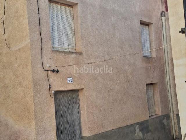 Masía en venta en Yeste. Casa rural con 5 dormitorios con casa auxiliar y terreno. Masías.
