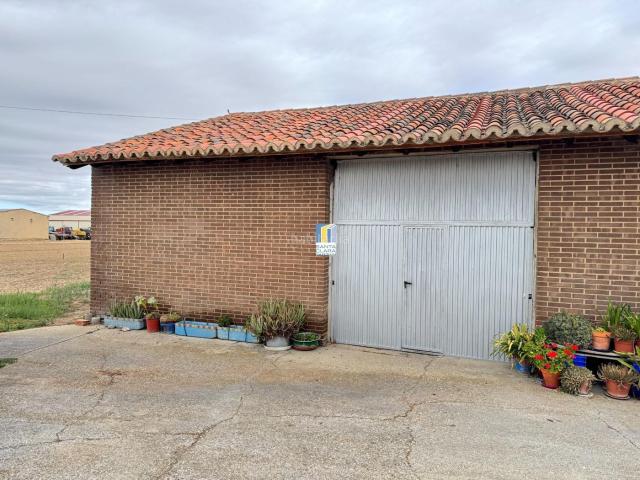 Masía en venta en Zamora, Ciudad Jardín Vista Alegre. FINCA DE REGADÍO EN VENTA CON CASA EN ZONA CARRETERA DE CORESES, A 5 MINUTOS DE ZAMORA. Masías.