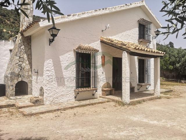 Masía en venta en Zahara. Finca rústica con piscina. Masías.