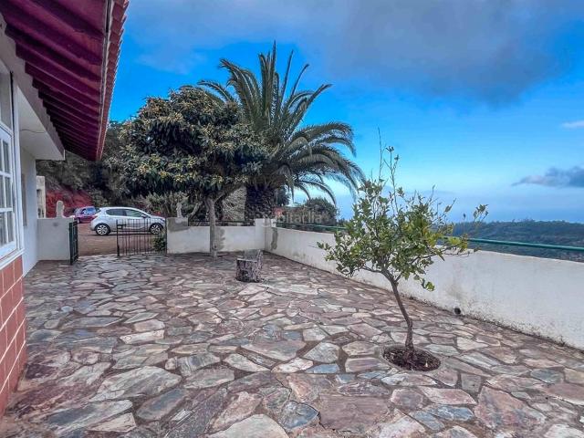 Masía en venta en Agulo. Gran propiedad con casa espaciosa, dependencia y restaurante independiente. Masías.