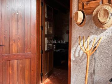Masía en venta en Alquézar. ecológica con finca de 3.2ha, pozo y placas solares. Masías.