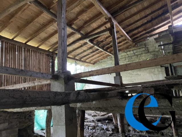 Masía en venta en Aia. NEGOCIABLE! Caserío en venta a reformar, a 10 minutos en coche de Aia, 110 m2 por planta, posibilidad de 2 viviendas. Proyecto y. Masías.