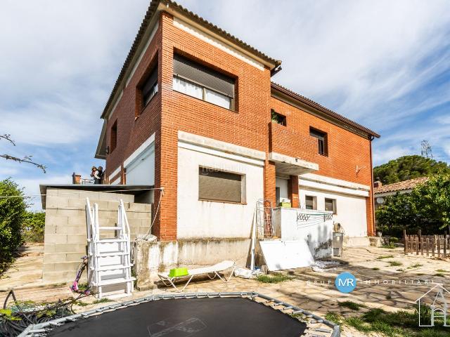 Masía en venta en Aiguamúrcia. Naturaleza, amplitud y múltiples posibilidades en una finca única en exclusiva con GrupMR Immobiliari. Masías.