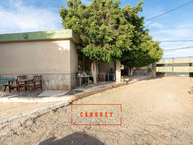 Masía en venta en Almería, La Cañada de San Urbano. CABOKEY VENDE CORTIJO CHALET LA CAÑADA EN UBICACION INMEJORABLE, A 10 MINUTOS DE ALMERIA CAPITAL. Masías.