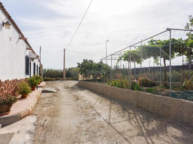 Masía en venta en Almería, La Cañada de San Urbano. Casa con invernadero en La Cañada. Masías.