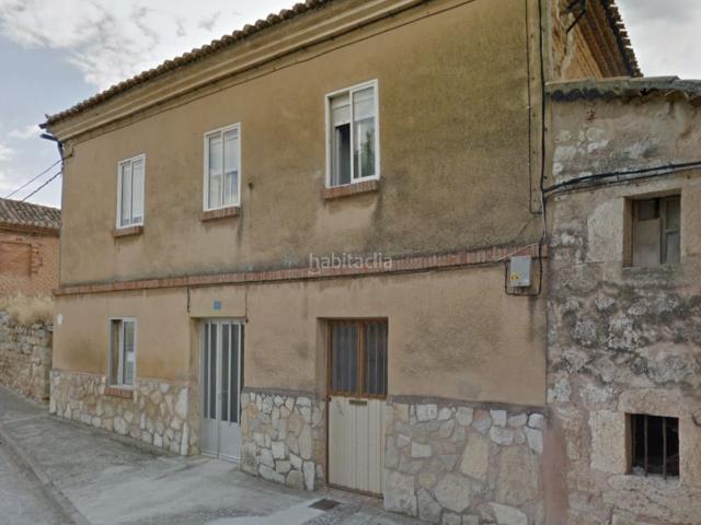 Masía en venta en Albillos. Casa de construcción clásica. Masías.