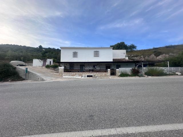 Masía en venta en Alcaucín. ¡Descubre tu Refugio Rural en Alcaucín!. Masías.