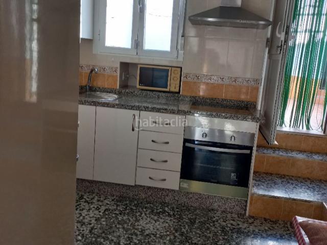 Casa pareada en venta en Aldeacentenera. Casa de pueblo con patio. Casas pareadas.