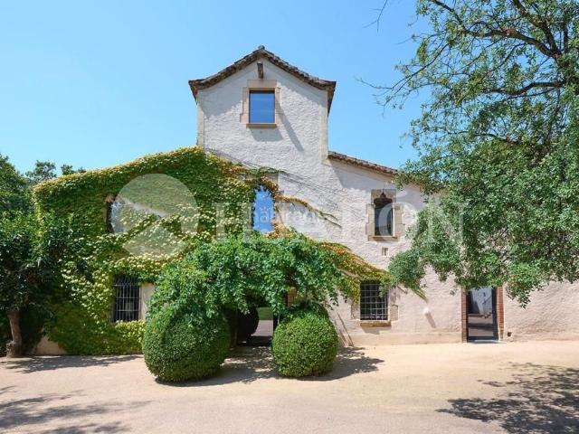 Masía en venta en Alella. Masia con piscina ubicada en Alella. Masías.