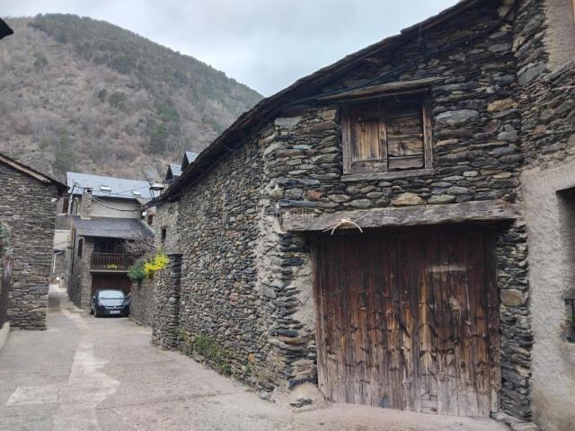 Masía en venta en Alins Pirineos. Masías.