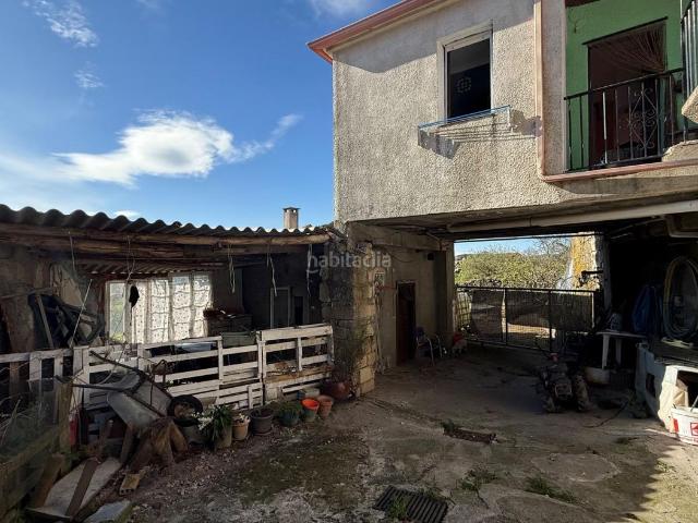 Masía en venta en Allariz. Casa de piedra en allariz con tejado, ventanas calefacción nuevos. Con patio y terreno amplio!. Masías.
