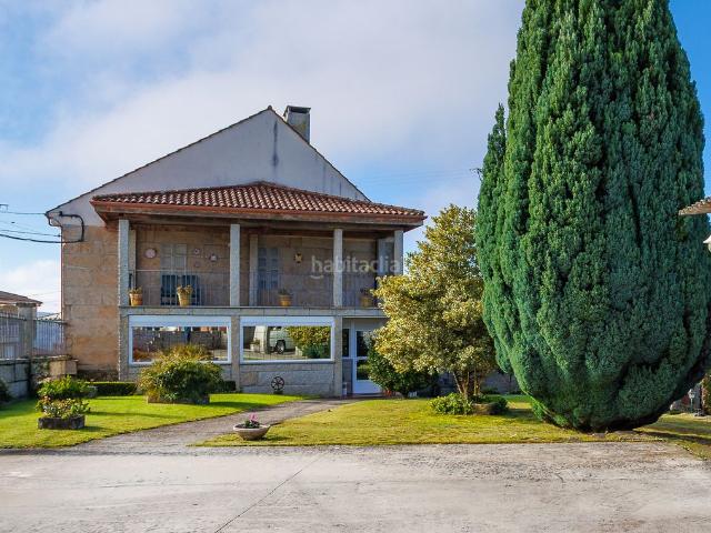 Masía en venta en Amoeiro. Casa de piedra con jardines, bodega y un gran garaje en Amoeiro. Masías.