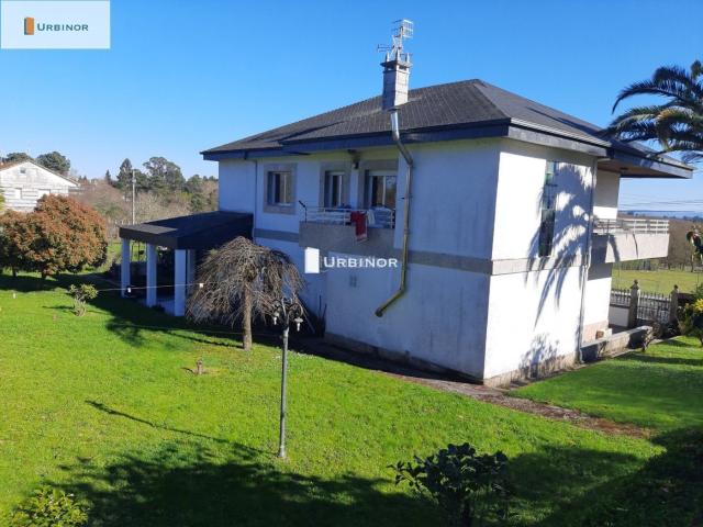 Masía en venta en Amoeiro. EXCLUSIVO CHALET CON PISCINA A UN PASO DEL CENTRO DE AMOEIRO. Masías.