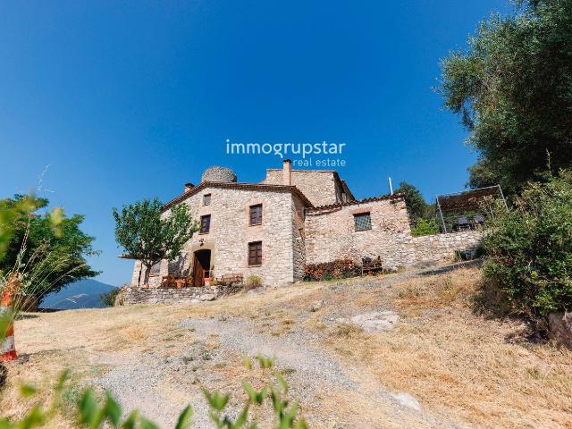 Masía en venta en Amer. Castillo con licencia turística en Amer La Selva. Masías.