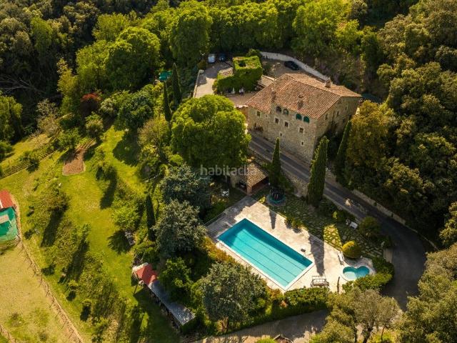 Masía en venta en Amer. FANTASTICA y PARTICULAR MASIA EN VENTA EN AMER VISTAS PANORÁMICAS 10.000 m2 de Terreno 720 m2 de Construcción 6 Habitaciones 4. Masías.