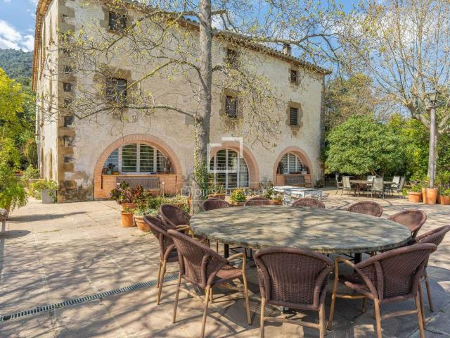 Masía en venta en Anglès. Casa rural de 12 dormitorios en venta en La Selva, Girona. Masías.