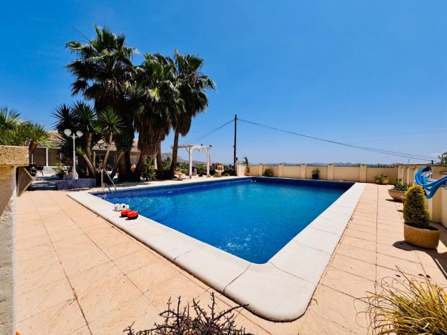 Masía en venta en Aspe, Pedanías Oeste. Encantadora villa con espectaculares vistas al valle y una parcela de 2.300 mEsta magnífica propiedad, completamente vallada, se a. Masías.