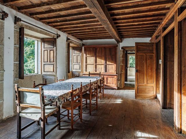 Masía en venta en Aranga. Casa hidalga del siglo XV junto al río en Irixoa. Masías.