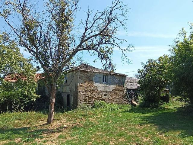 Masía en venta en Aranga. CASERIO PARA INVERSORES 75.000, OPORTUNIDAD UNICA EN LA ZONA DE ARANGAA CORUÑA, SE VENDE CASA PARA REFORMAR CON UNA PARCELA 2.477M. Masías.