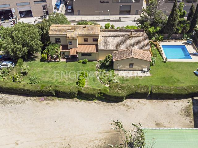 Masía en venta en Arenys de Munt. Villa con 2,24 hectáreas cerca del mar Mediterráneo. Masías Arenys de.
