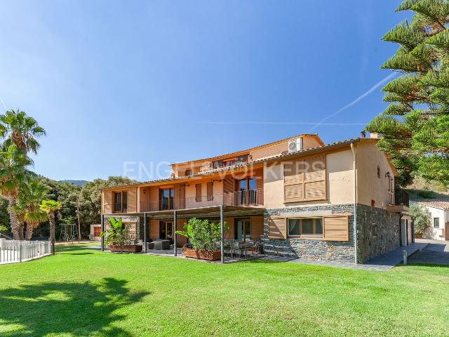 Masía en venta en Arenys de Munt. Paraje natural único, con dos grandes casas, cerca del mar. Masías Arenys de.