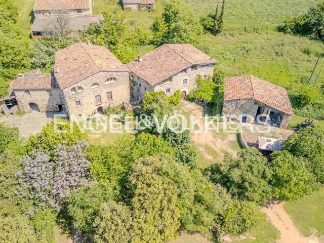 Chalet en venta en Argelaguer. Exclusivo conjunto de dos masías históricas con licencia turística en La Garrotxa. Chalets.