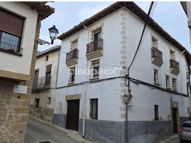 Masía en venta en Artajona. SE VENDE CASA GRANDE EN EL CENTRO DE PUEBLO DE ARTAJONA. Masías.