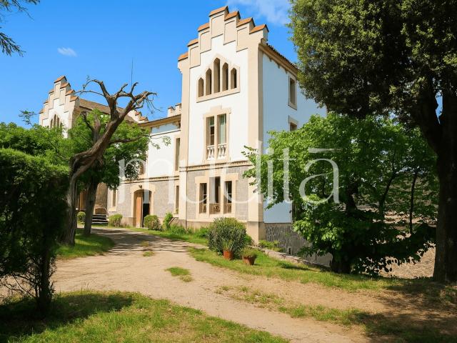 Masía en venta en Avinyó. Donde la tierra recuerda y la belleza habita, Mas Gomis. Masías.