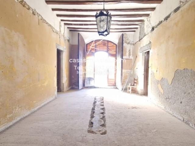 Masía en venta en Avinyonet del Penedès. Entre Vilafranca del Penedès y Sant Sadurní dAnoia casa señorial de 1306 m2 construidos. Masías Avinyonet del.