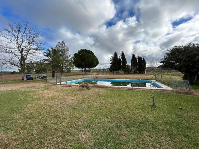 Masía en venta en Badajoz, Casco Antiguo. FINCA DE 22 HECTAREAS CON CASERIO Y PISCINA!. Masías.