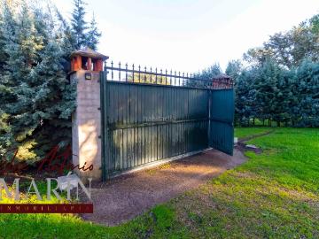 Masía en venta en Badajoz, Dehesilla de Calamón Campomanes. LUMINOSA CASA CON BUHARDILLA EN PARCELA DE 5000m2 DEHESA MALASARADAS. Masías.