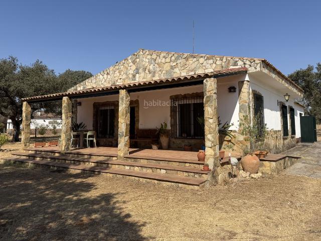 Masía en venta en Badajoz, Pedanías de Badajoz. Finca con casa reformada, piscina y total seguridad en Bótoa a 10 min de Badajoz. Masías.