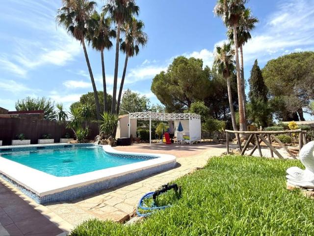 Masía en venta en Badajoz, Pedanías de Badajoz. SE VENDE PARCELA CON DOS VIVIENDAS EN LA URBANIZACIÓN COMPLEJO OLÍMPICO IBÉRICO COI, BADAJOZ. Masías.