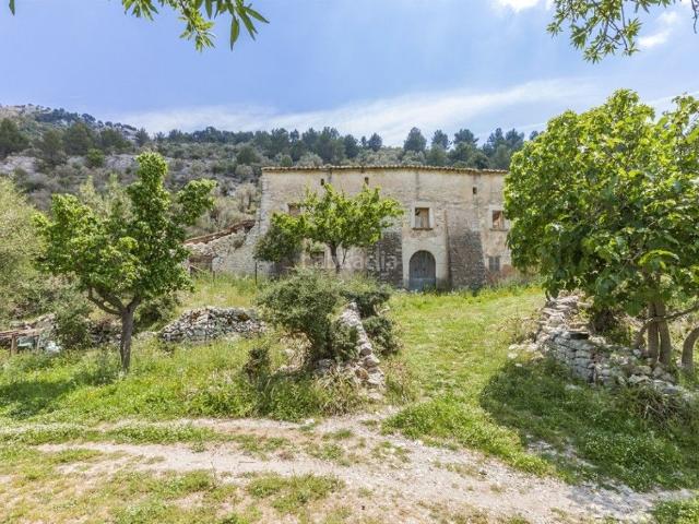 Masía en venta en Baleares Alaró. Oportunidad de inversión para reformar antigua finca en la Serra de Tramuntana entre Alaró y Orient, Mallorca. Masías.