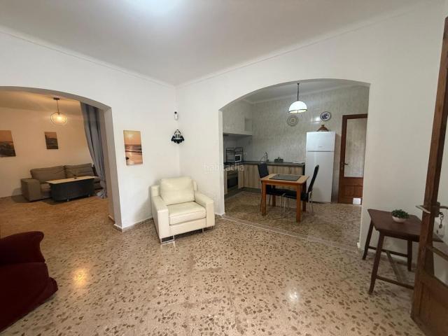 Masía en venta en Baleares Petra. Amplia casa adosada con potencial para renovar en el corazón de Petra. Masías.