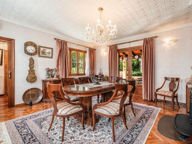 Masía en venta en Baleares Puigpunyent. Villa de campo con pista de tenis en venta cerca de Puigpunyent, Mallorca Oeste. Masías.