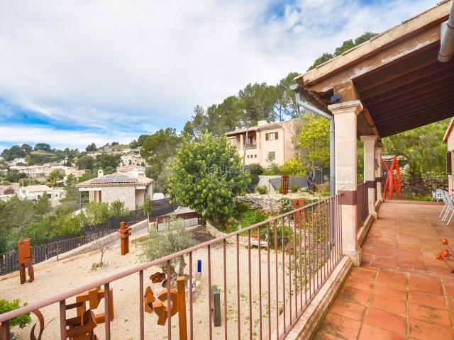 Masía en venta en Baleares Puigpunyent. Encantadora casa de pueblo con terreno y excelentes vistas. Masías.