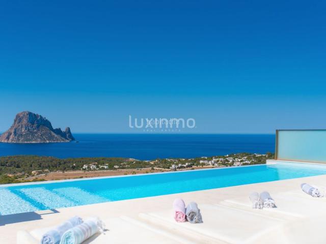 Casa pareada en venta en Baleares Sant Josep de sa Talaia, Cala Vedella Cala Tarida. Elegante Pareado con Piscina Infinita y Vistas al Mar en Cala Carbó. Casas pareadas Sant Josep de sa.