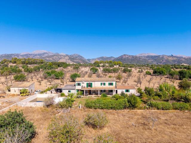 Masía en venta en Baleares Selva. Finca rústica con terreno en Selva. Masías.