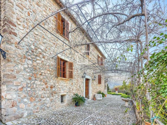 Masía en venta en Baleares Sóller. Elegancia rústica en las colinas, 7 dormitorios, SóllerMallorca, España. Masías.