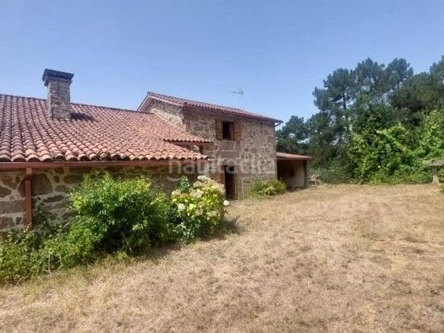 Masía en venta en Barro. Casa de piedra restaurada con finca urbana de 5.802 m² en Barro. Masías.