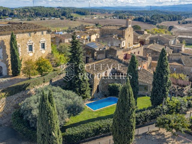 Masía en venta en Bàscara. Masía del siglo XIX en venta en Orriols, Alt Empordà, Girona. Masías.