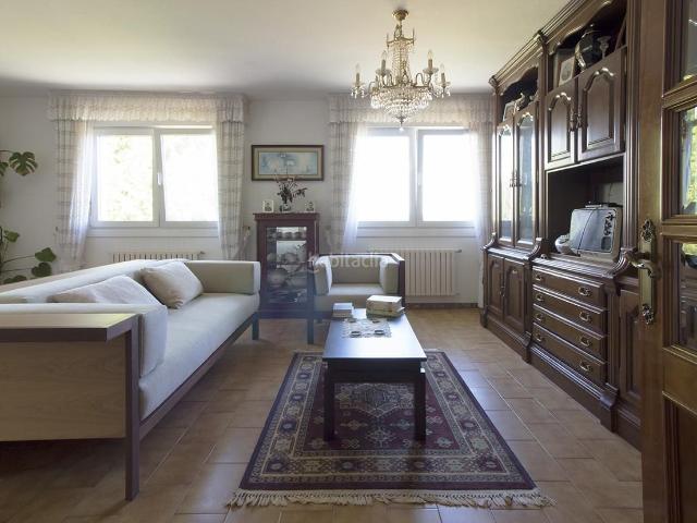 Masía en venta en Baña A. SE vende casa con amplio terreno y nave de trabajo!. Masías Baña.