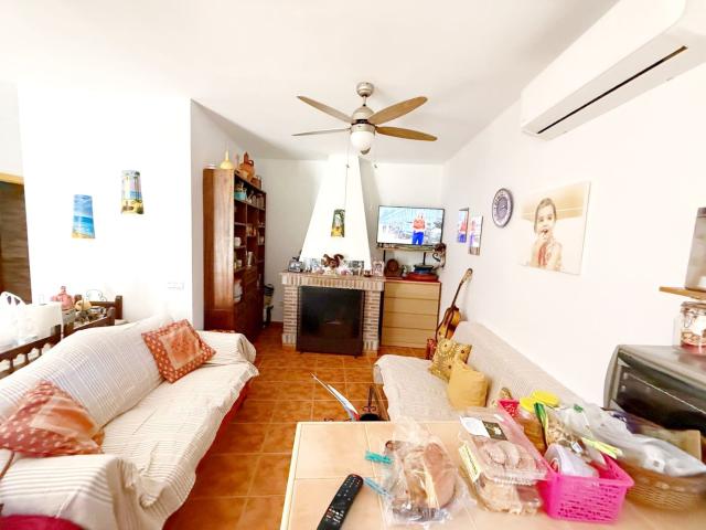 Masía en venta en Benamargosa. Finca rustica con aguacates y con dos casas en Benamargosa. Masías.