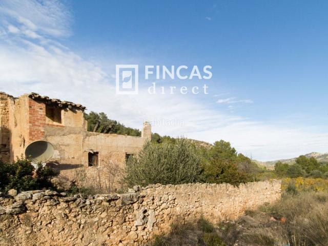Masía en venta en Benissanet Costa Dorada. Para Reconstruir Gran Masía en Paraje Natural, Conexión de Agua. Masías.