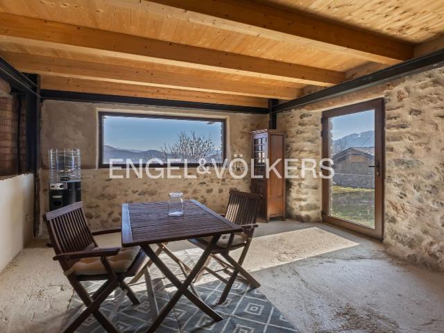 Masía en venta en Bellver de Cerdanya. Masía de pueblo con era, semi rehabilidada, en Pi. Masías Bellver de.