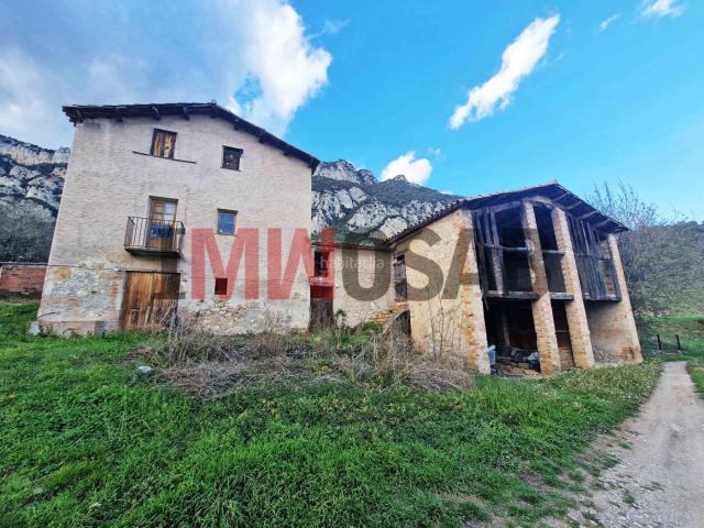 Masía en venta en Berga. Encantadora masía de piedra con 20 ha en venta en Berga Gran oportunidad. Masías.