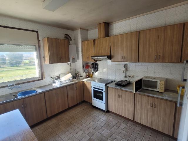Masía en venta en Bescanó. Casa con dos viviendas en division horizontal y 6000 m2. Masías.
