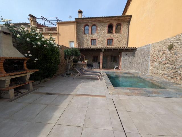 Masía en venta en Bescanó. Casa rustica con piscina. Masías.