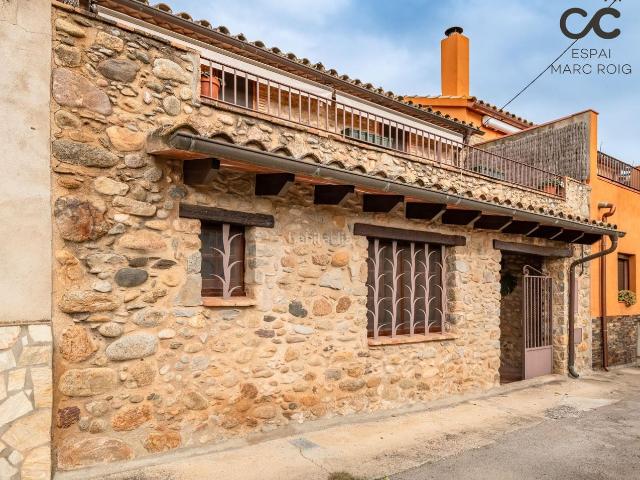 Masía en venta en Boadella i les Escaules. CASA RÚSTICA DE MONTAÑA CON JARDÍN Y TERRAZA ORIENTADA AL SUR. Masías Boadella i les.